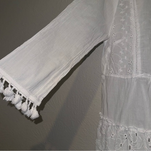 🌴 🩵 Beautiful White Cover Up Dress - Picture 4 of 6